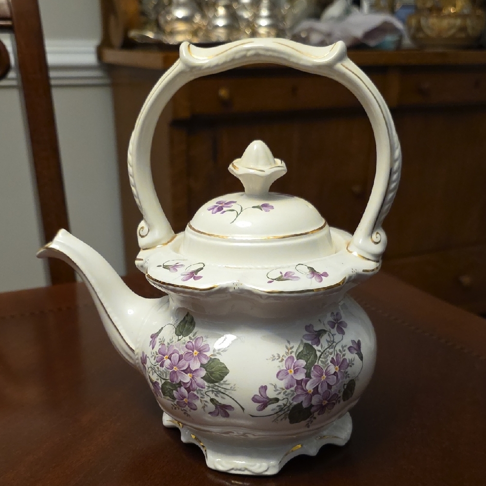 Crown Dorset Carriage Teapot